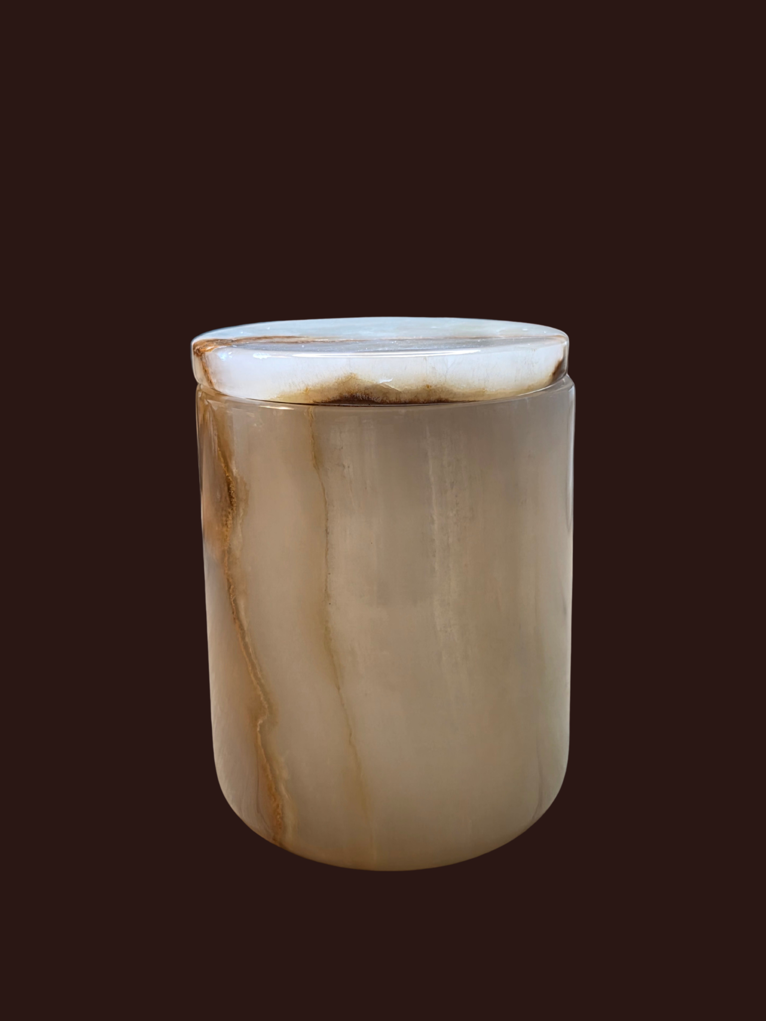Une pierre naturelle durable, aux marbrures uniques, choisie pour sa beauté intemporelle.